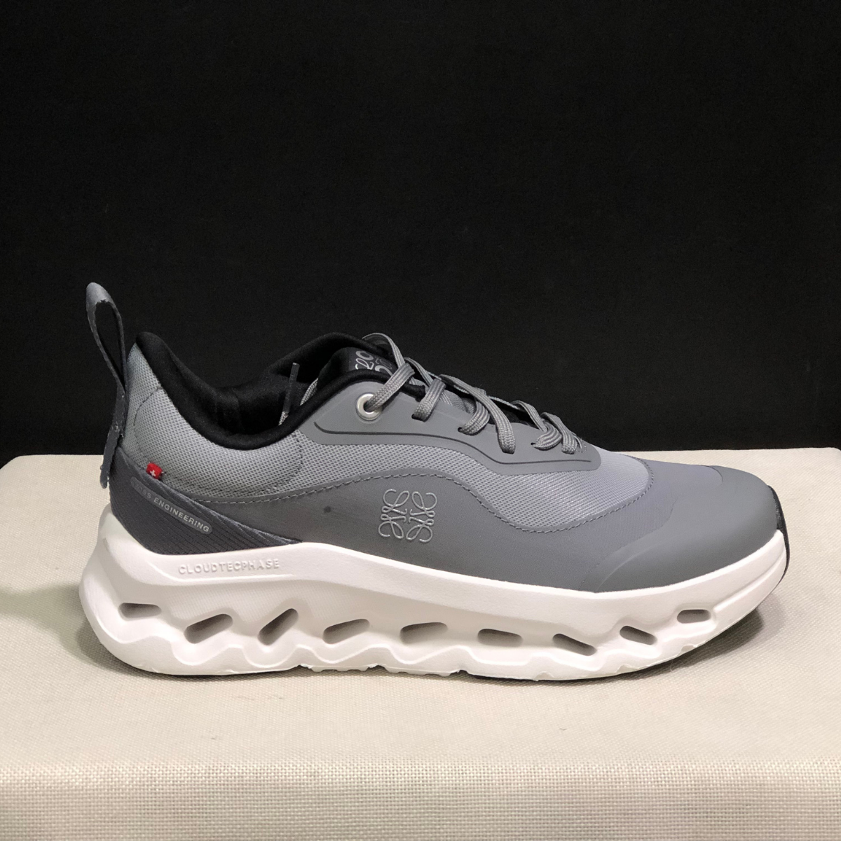 Cloudtilt Loewe - Gris